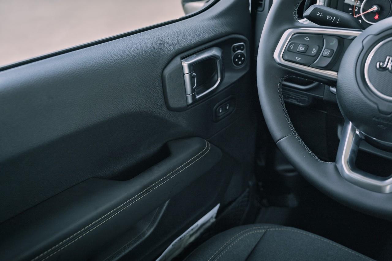 2025 Jeep Wrangler Sahara S633107