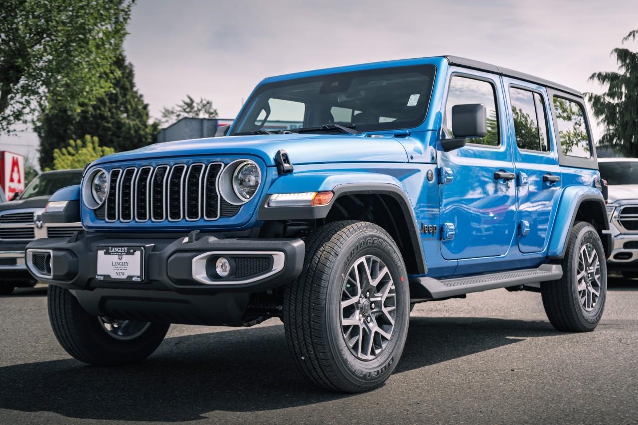 2025 Jeep Wrangler Sahara S564325