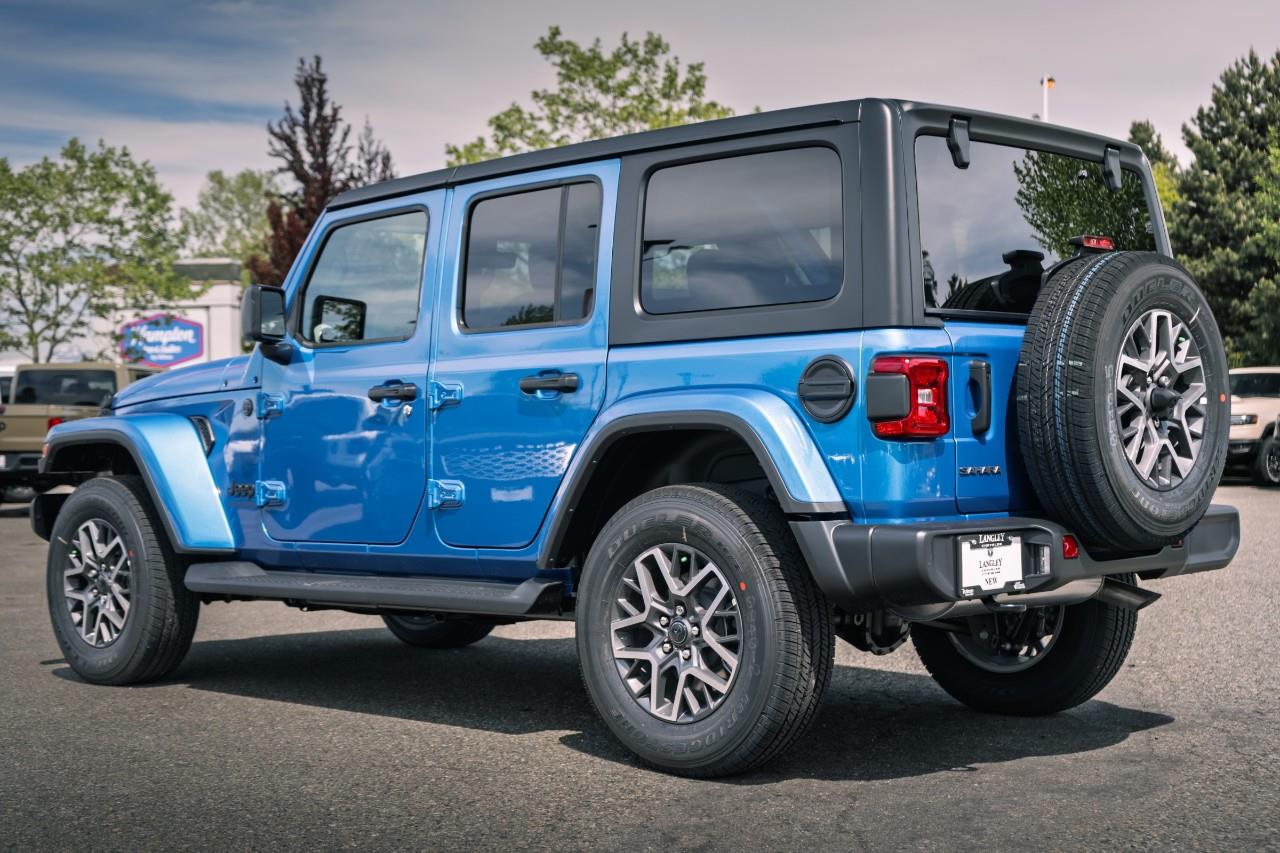 2025 Jeep Wrangler Sahara S564325