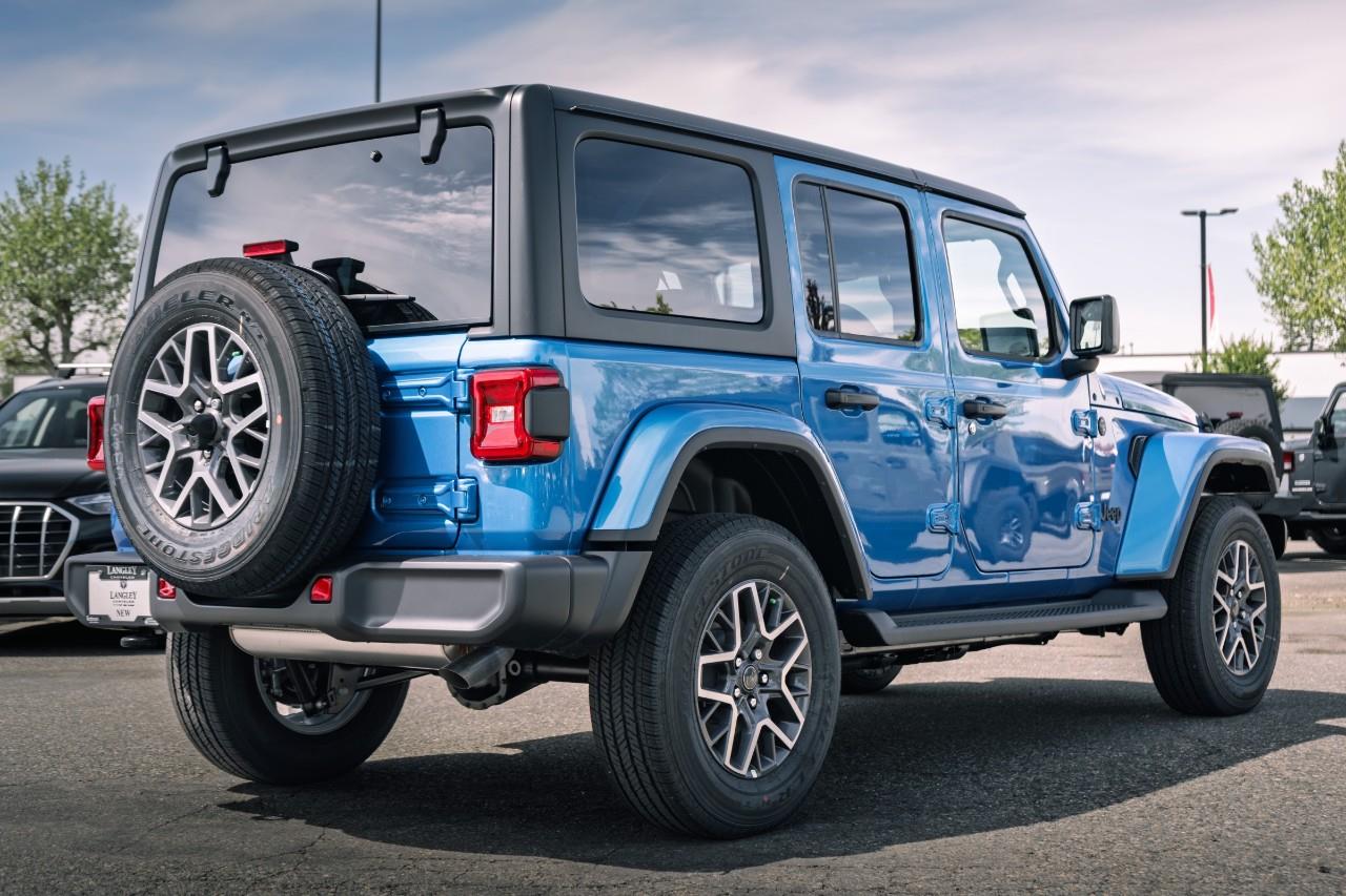 2025 Jeep Wrangler Sahara S564325