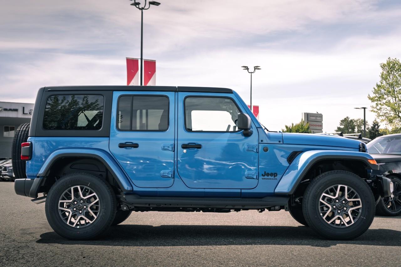 2025 Jeep Wrangler Sahara S564325