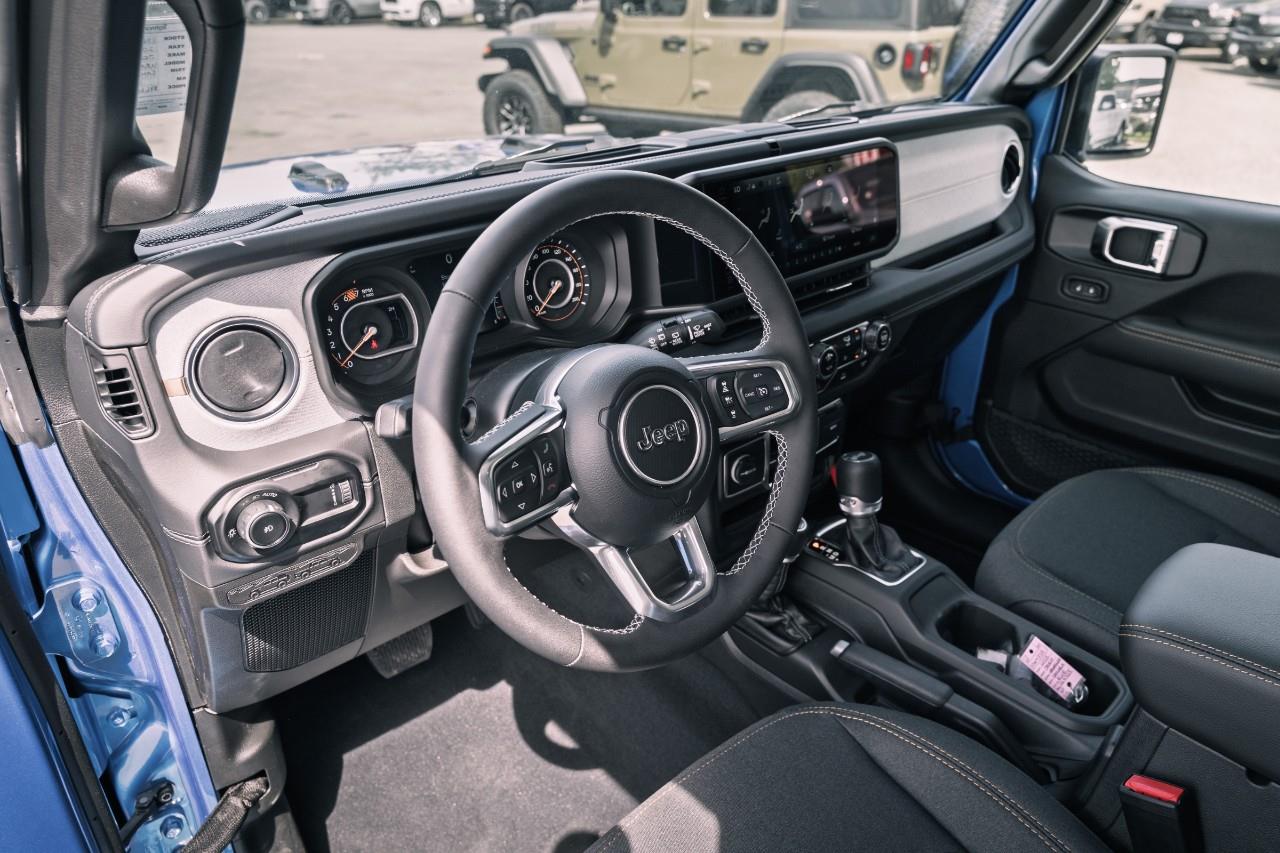 2025 Jeep Wrangler Sahara S564325