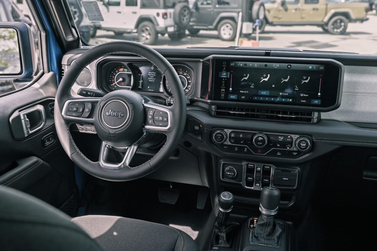 2025 Jeep Wrangler Sahara S564325