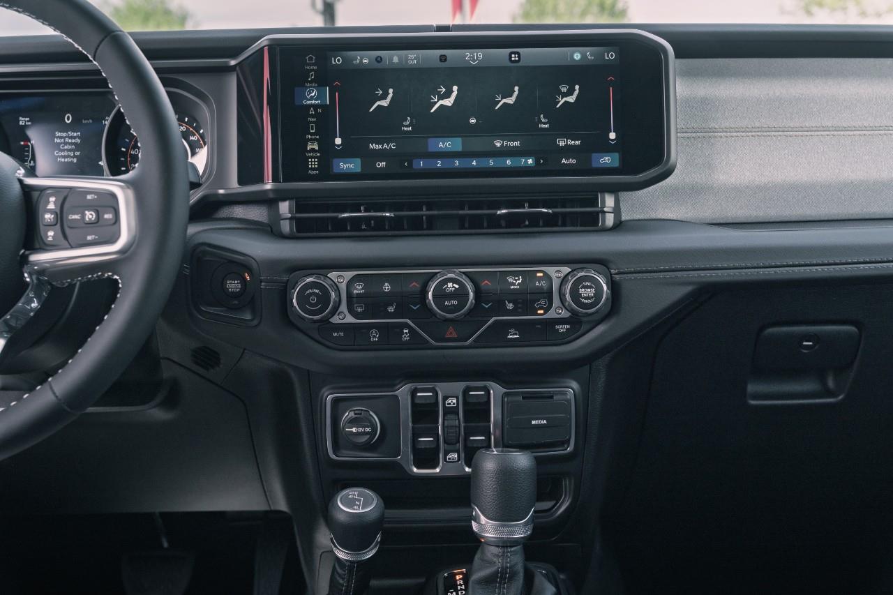 2025 Jeep Wrangler Sahara S564325