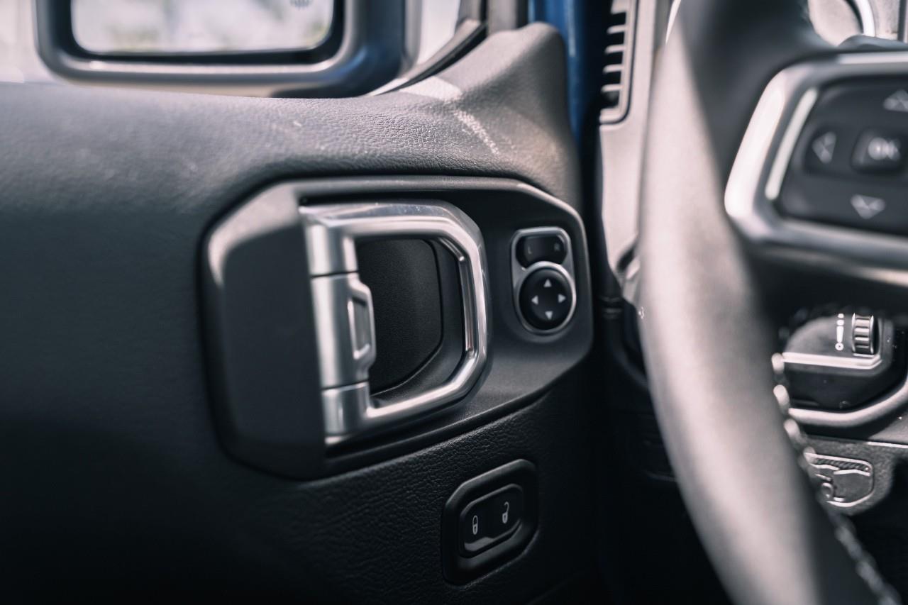 2025 Jeep Wrangler Sahara S564325