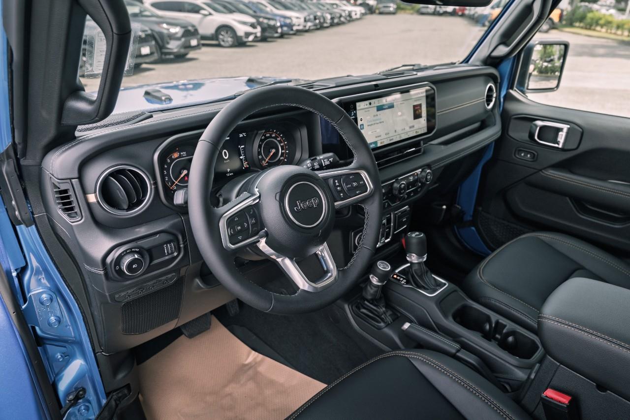 2025 Jeep Wrangler Sahara S621390