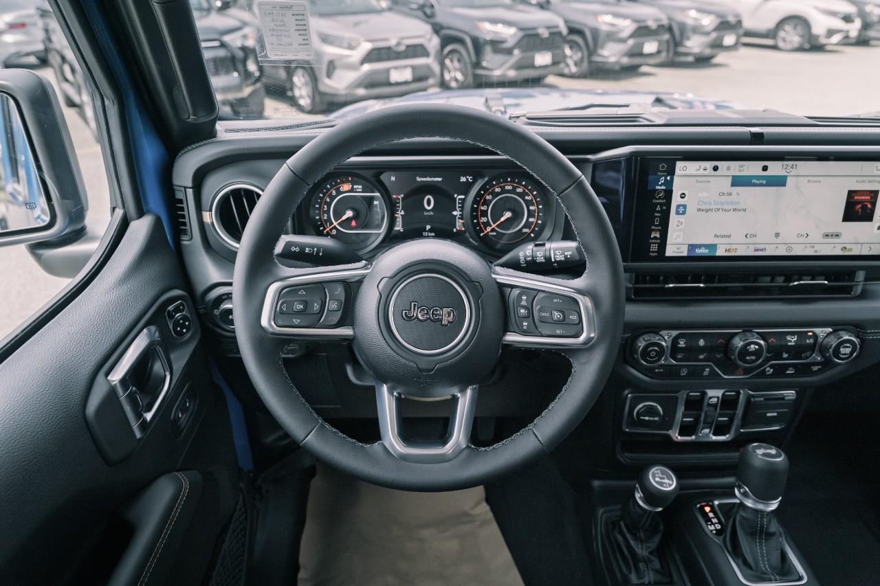 2025 Jeep Wrangler Sahara S621390