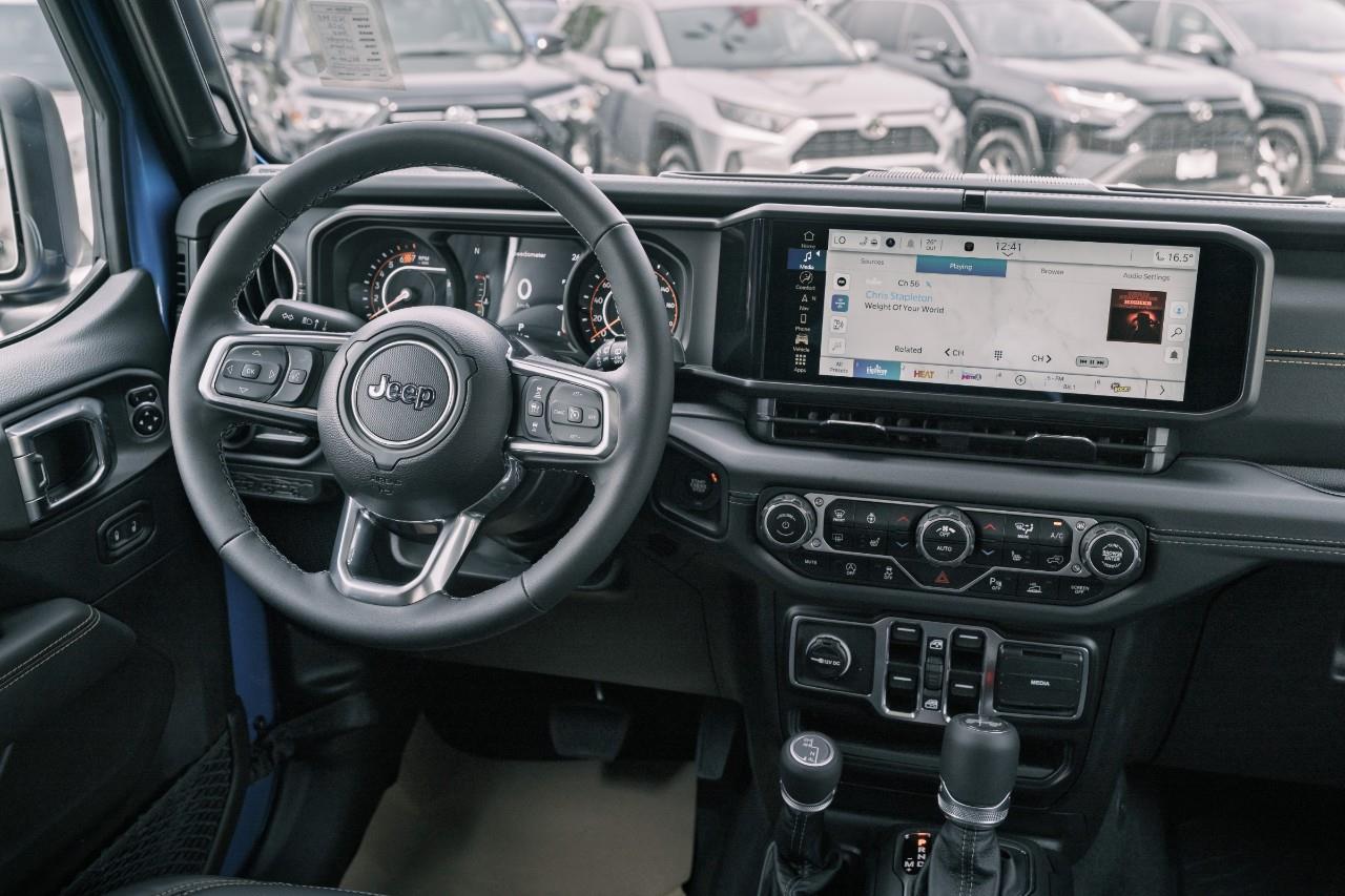 2025 Jeep Wrangler Sahara S621390