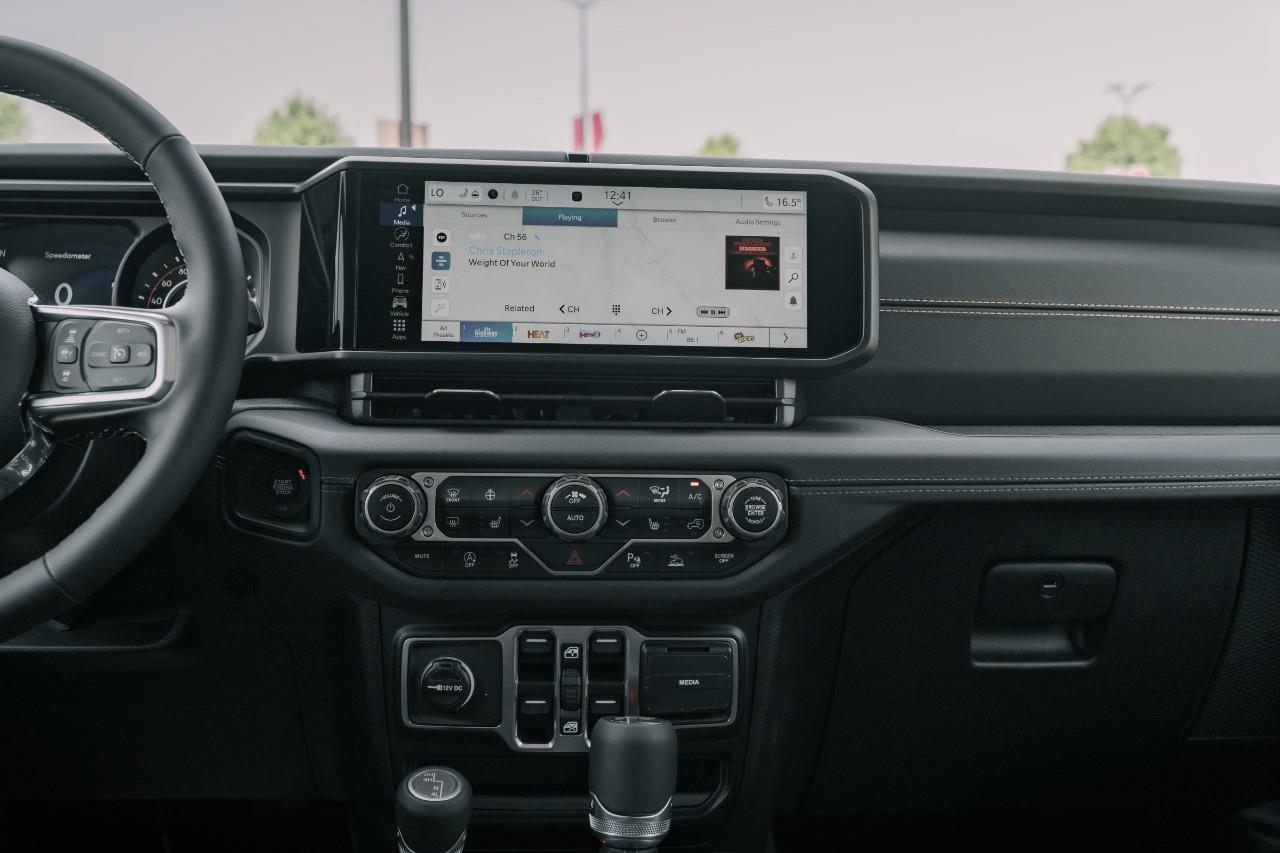 2025 Jeep Wrangler Sahara S621390