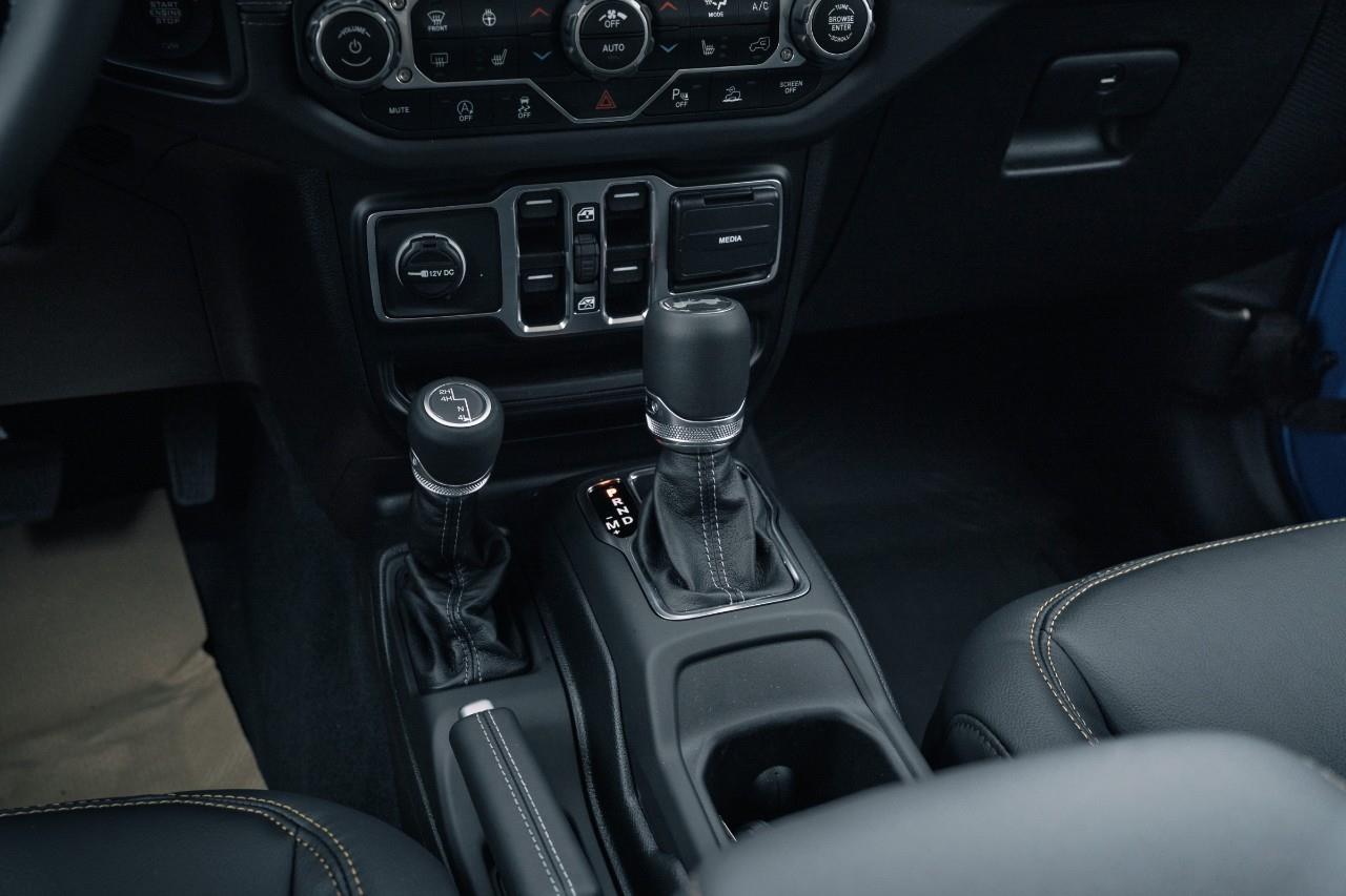 2025 Jeep Wrangler Sahara S621390