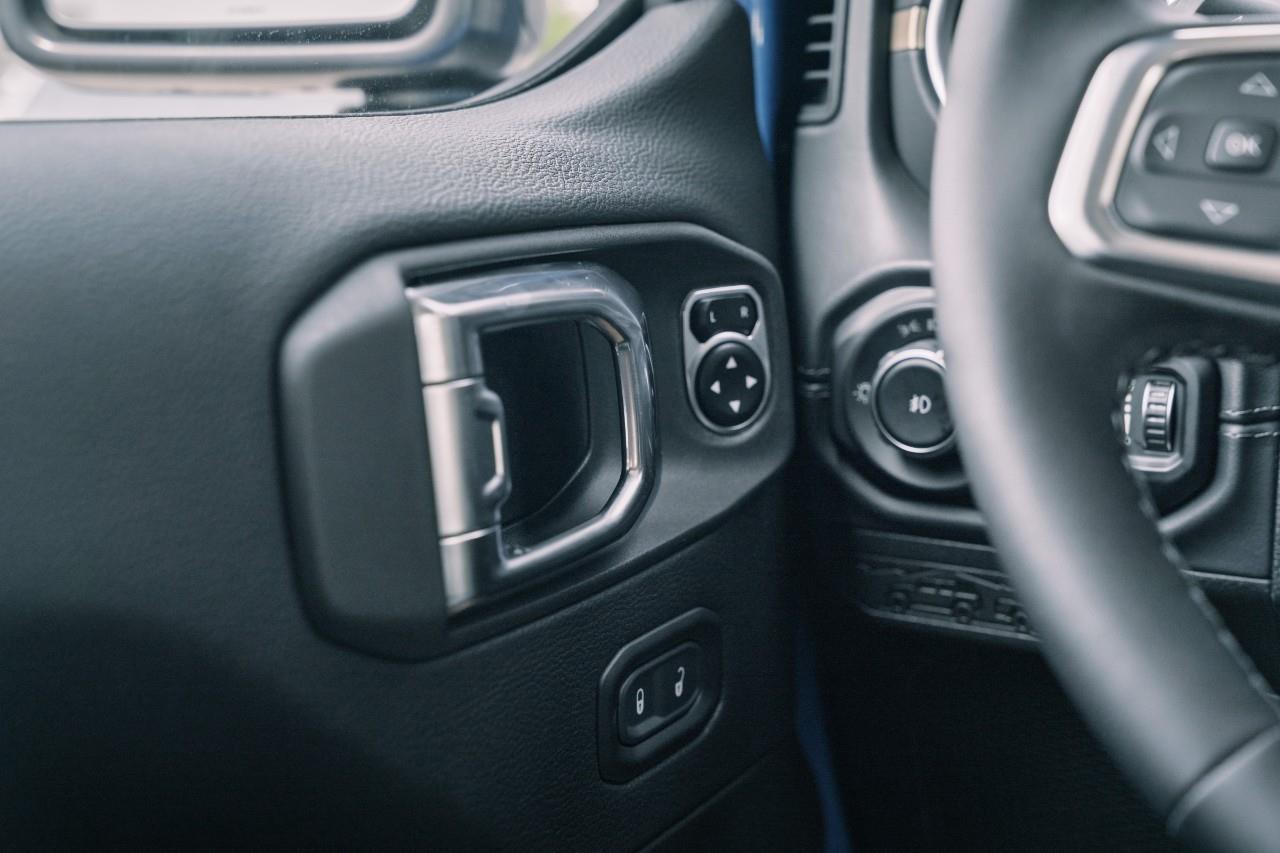 2025 Jeep Wrangler Sahara S621390