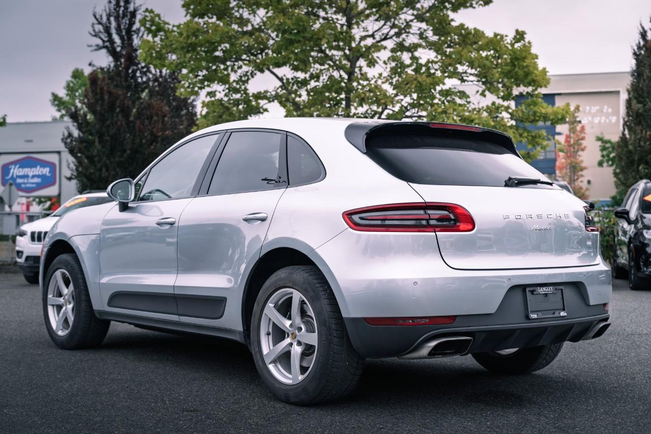 2017 Porsche Macan  LC2702A