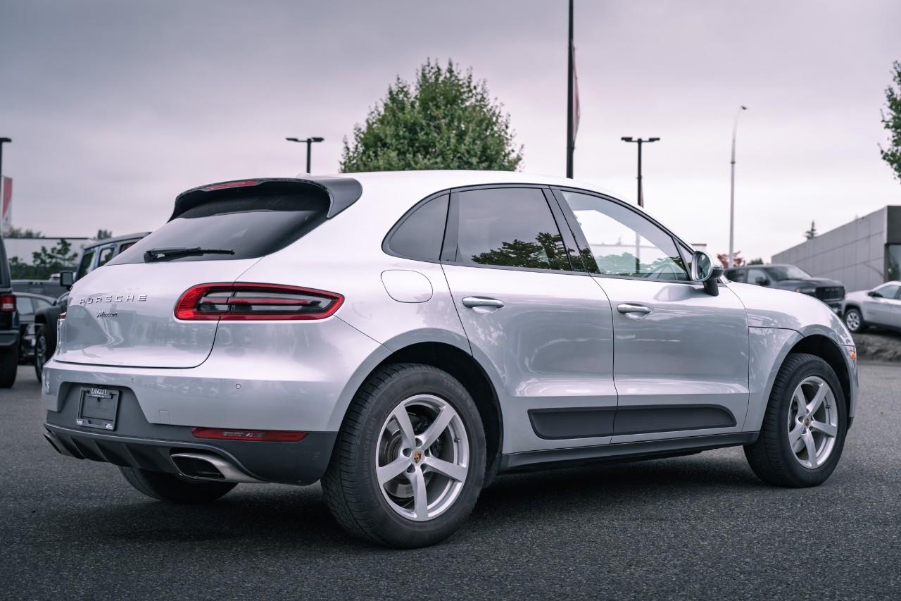 2017 Porsche Macan  LC2702A