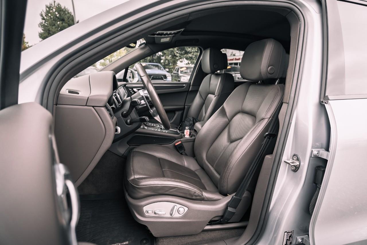 2017 Porsche Macan  LC2702A
