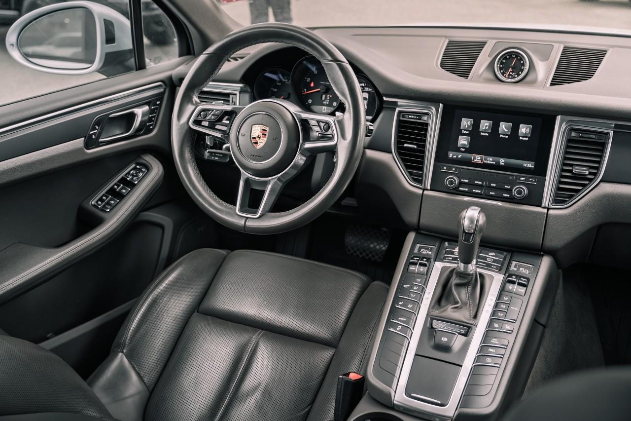 2017 Porsche Macan  LC2702A