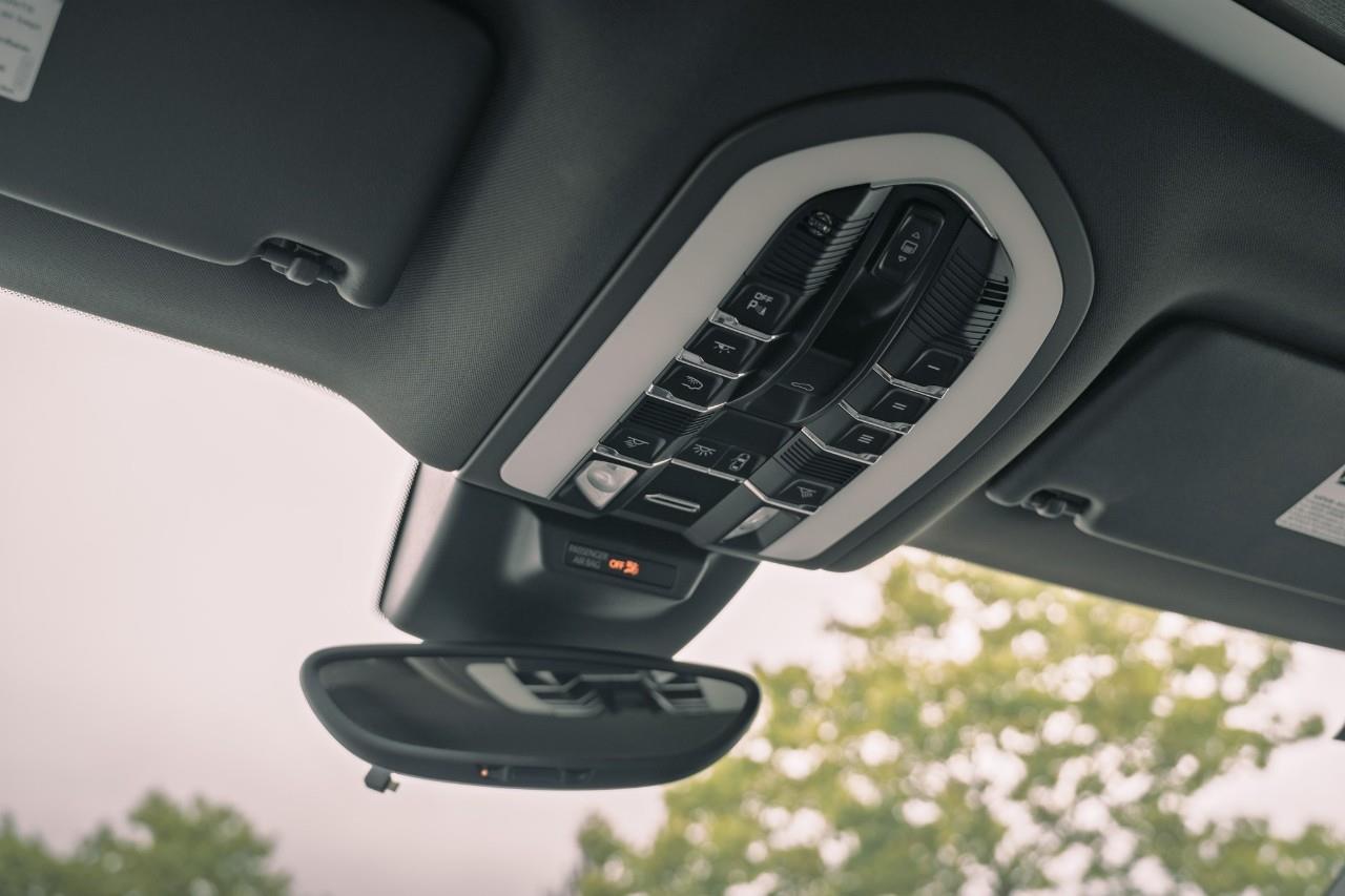 2017 Porsche Macan  LC2702A