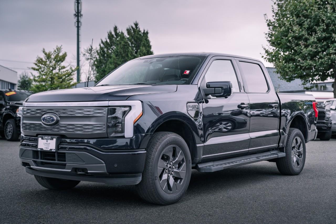 2023 Ford F-150 Lightning Pro LC2705