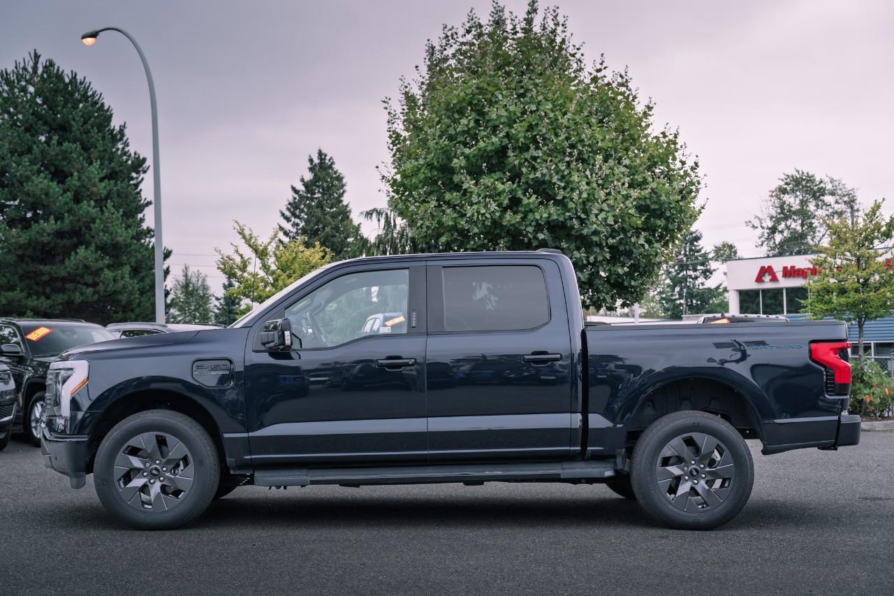 2023 Ford F-150 Lightning Pro LC2705