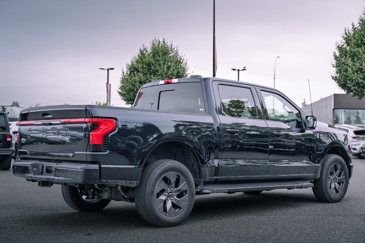 2023 Ford F-150 Lightning Pro LC2705