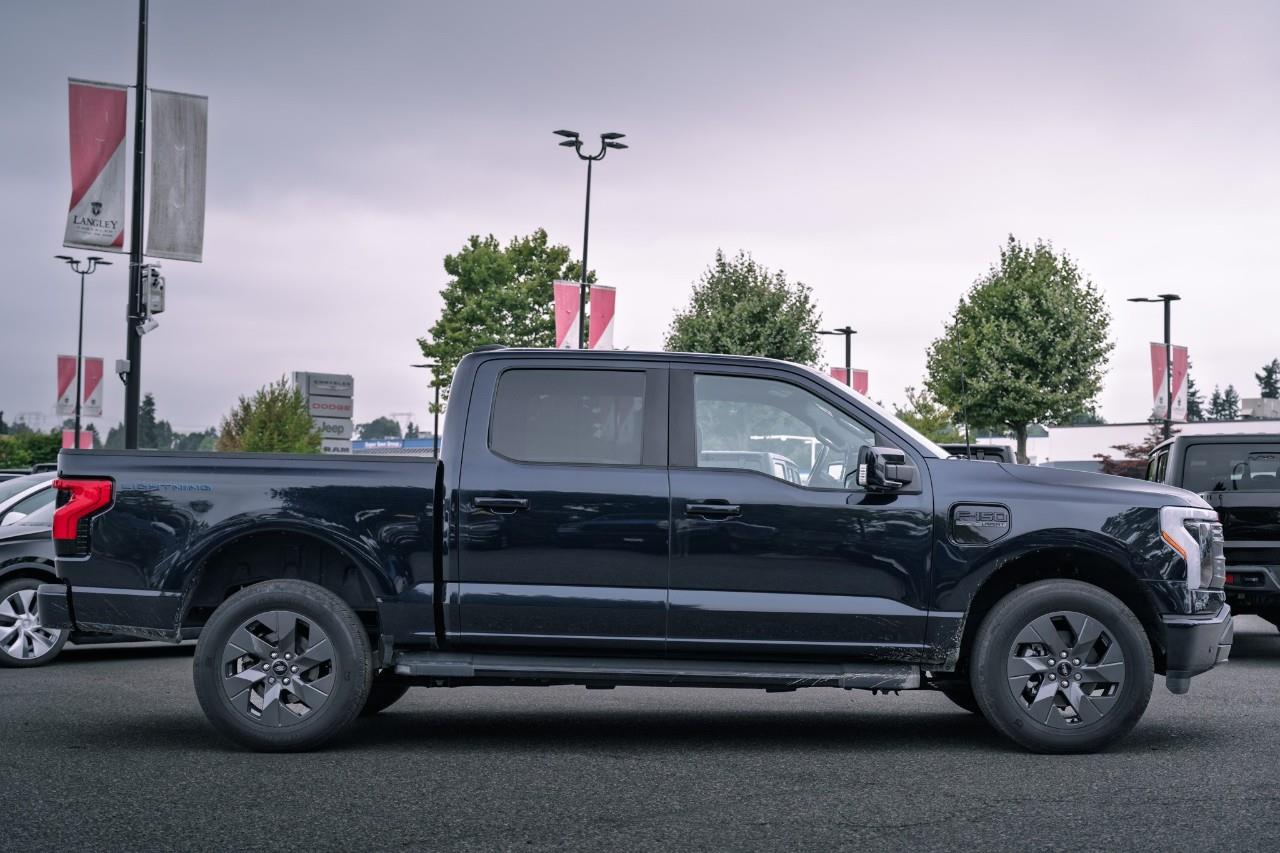 2023 Ford F-150 Lightning Pro LC2705