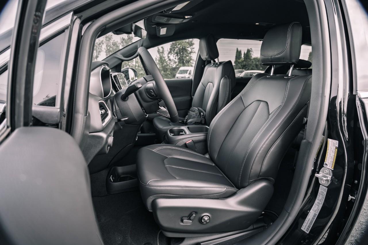 2026 Chrysler Pacifica Select T158117