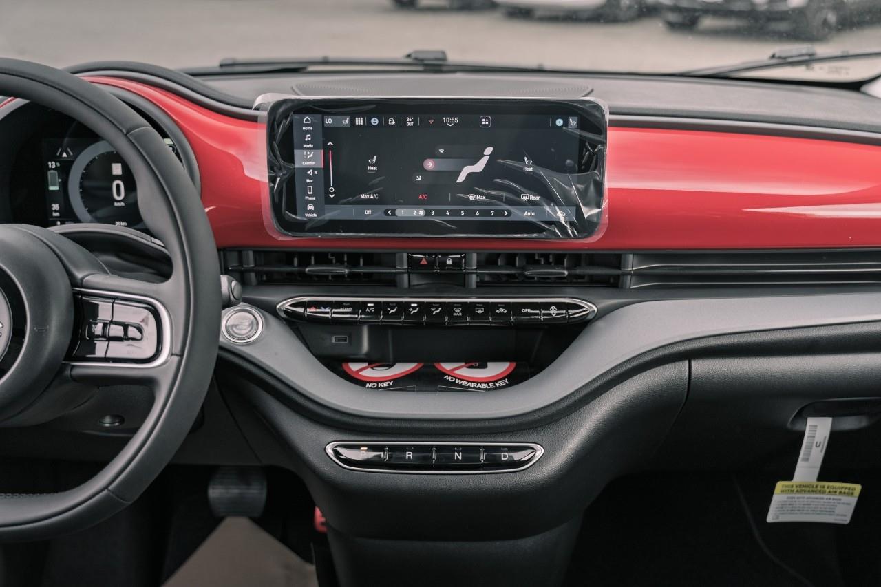 2025 Fiat 500e  S239408