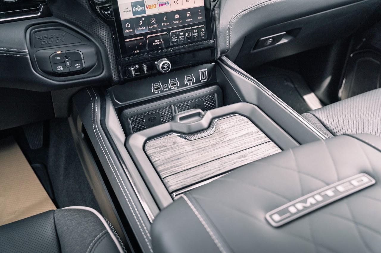 2025 RAM 3500 Limited S541028