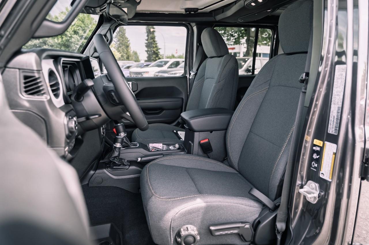 2025 Jeep Wrangler Sport S610399