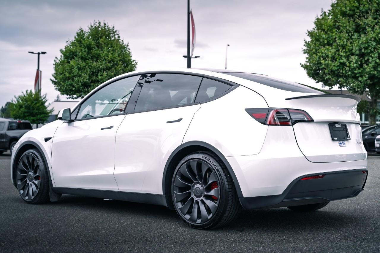 2024 Tesla Model Y Performance LC2682