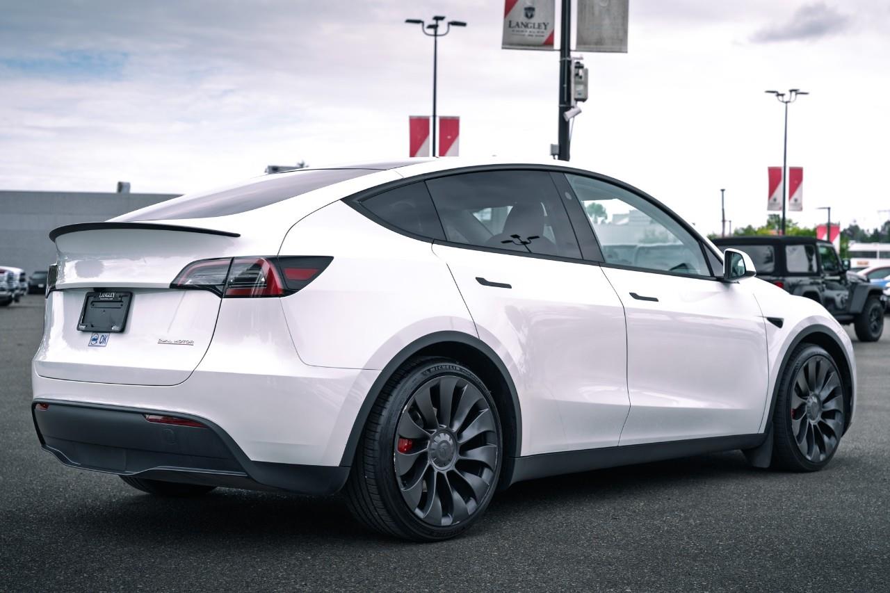2024 Tesla Model Y Performance LC2682