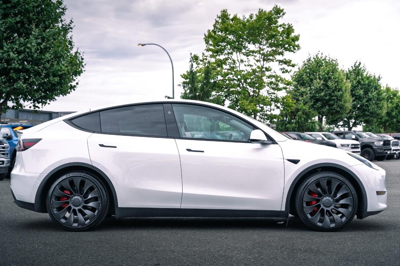 2024 Tesla Model Y Performance LC2682