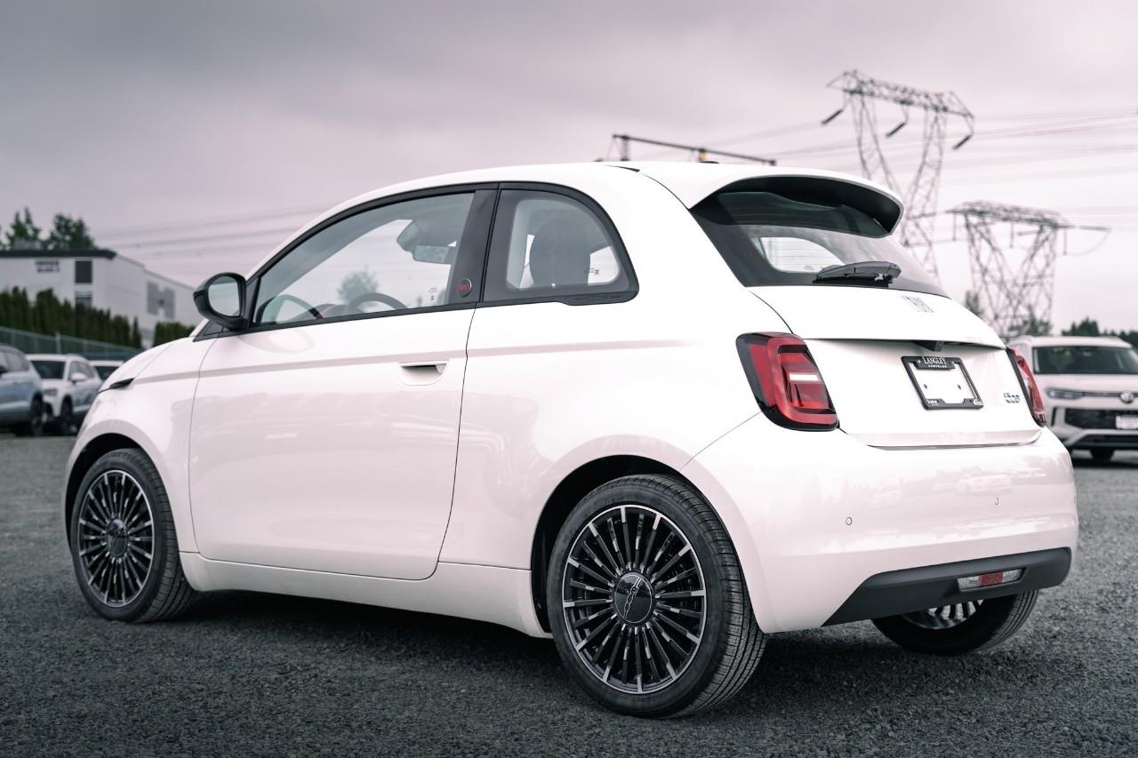 2025 Fiat 500e  S240868