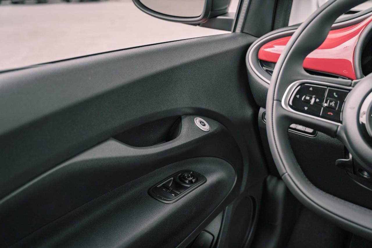 2025 Fiat 500e  S240868