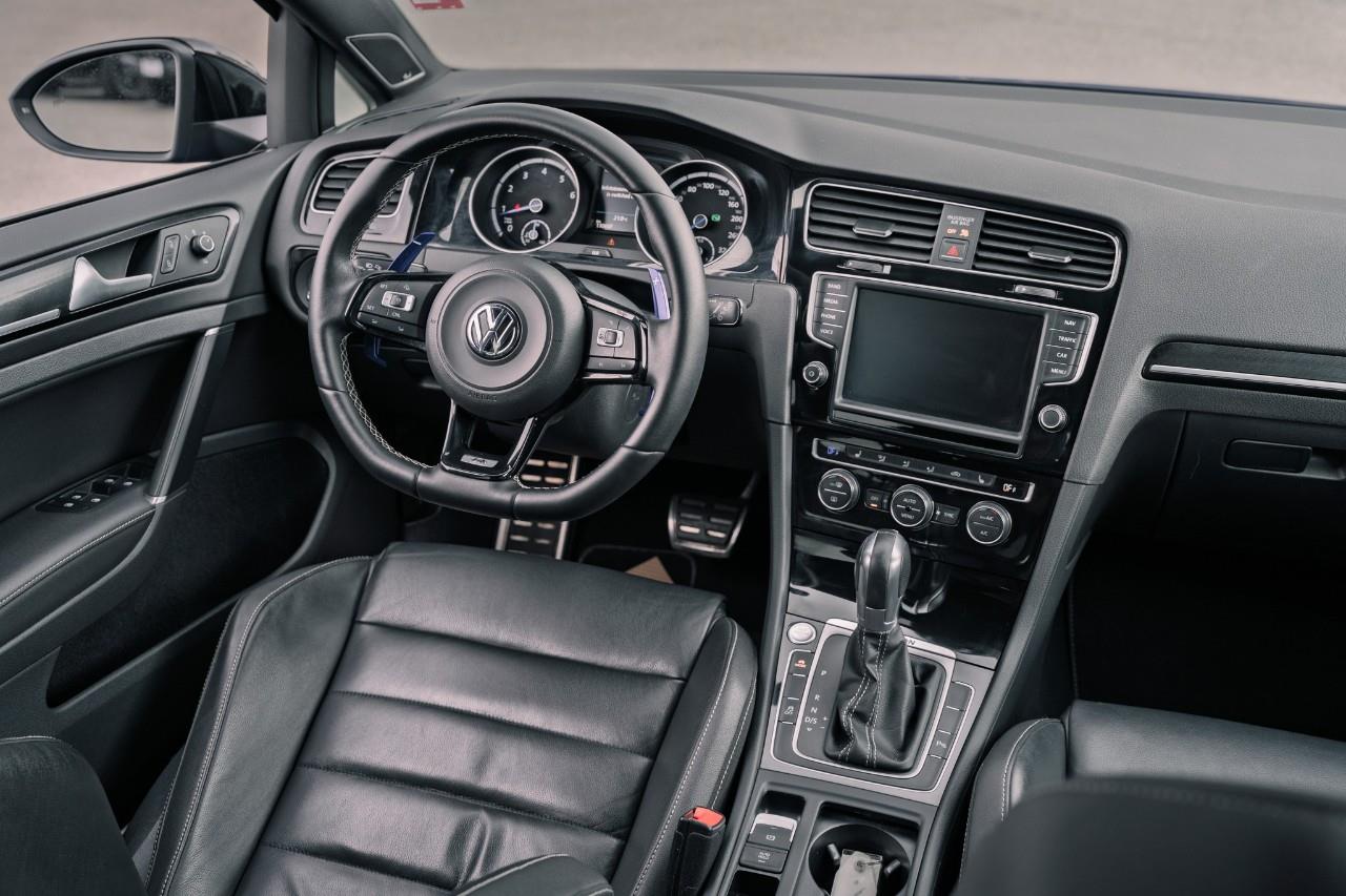 2017 Volkswagen Golf R 2.0 TSI LC2576AA