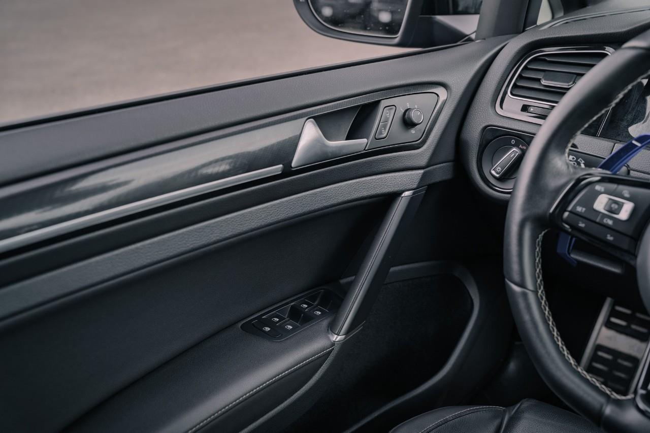 2017 Volkswagen Golf R 2.0 TSI LC2576AA