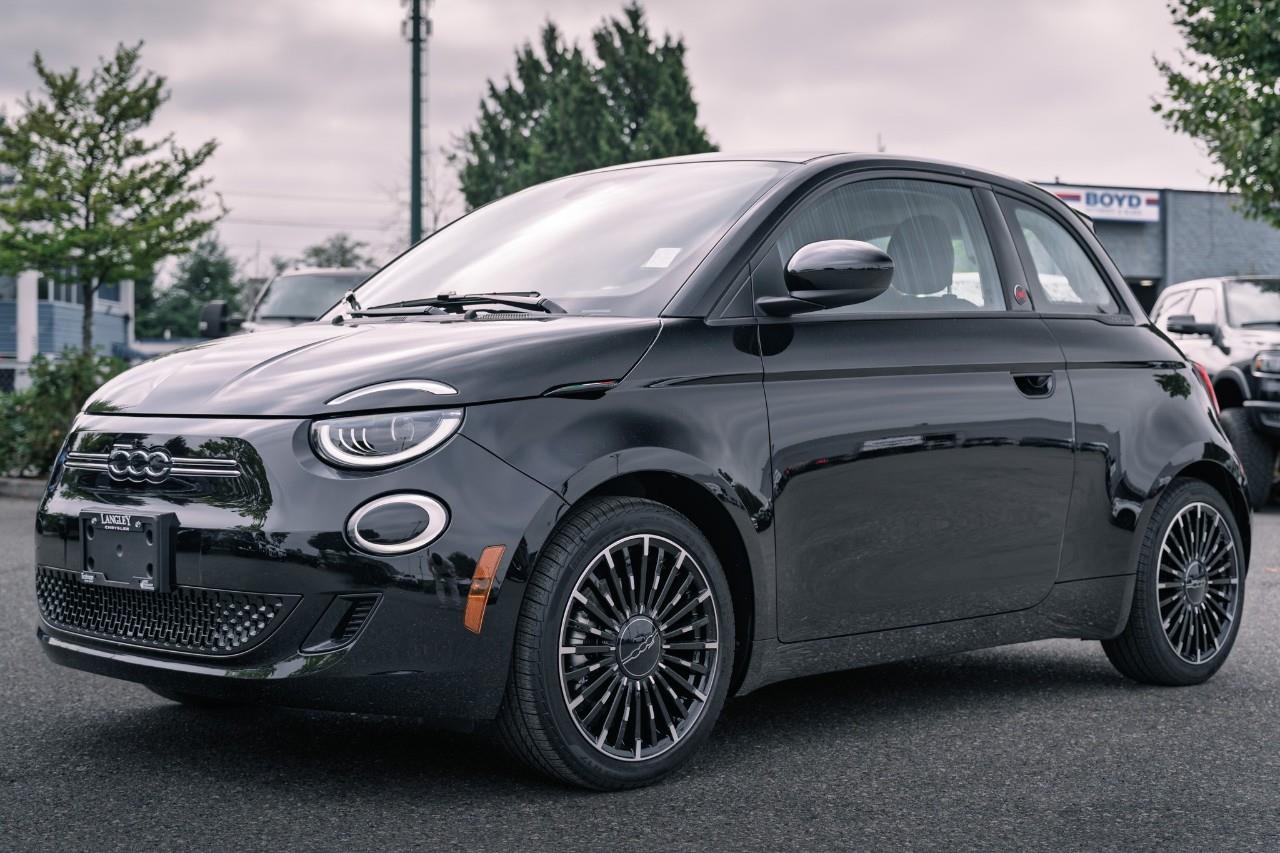 2025 Fiat 500e  S240423