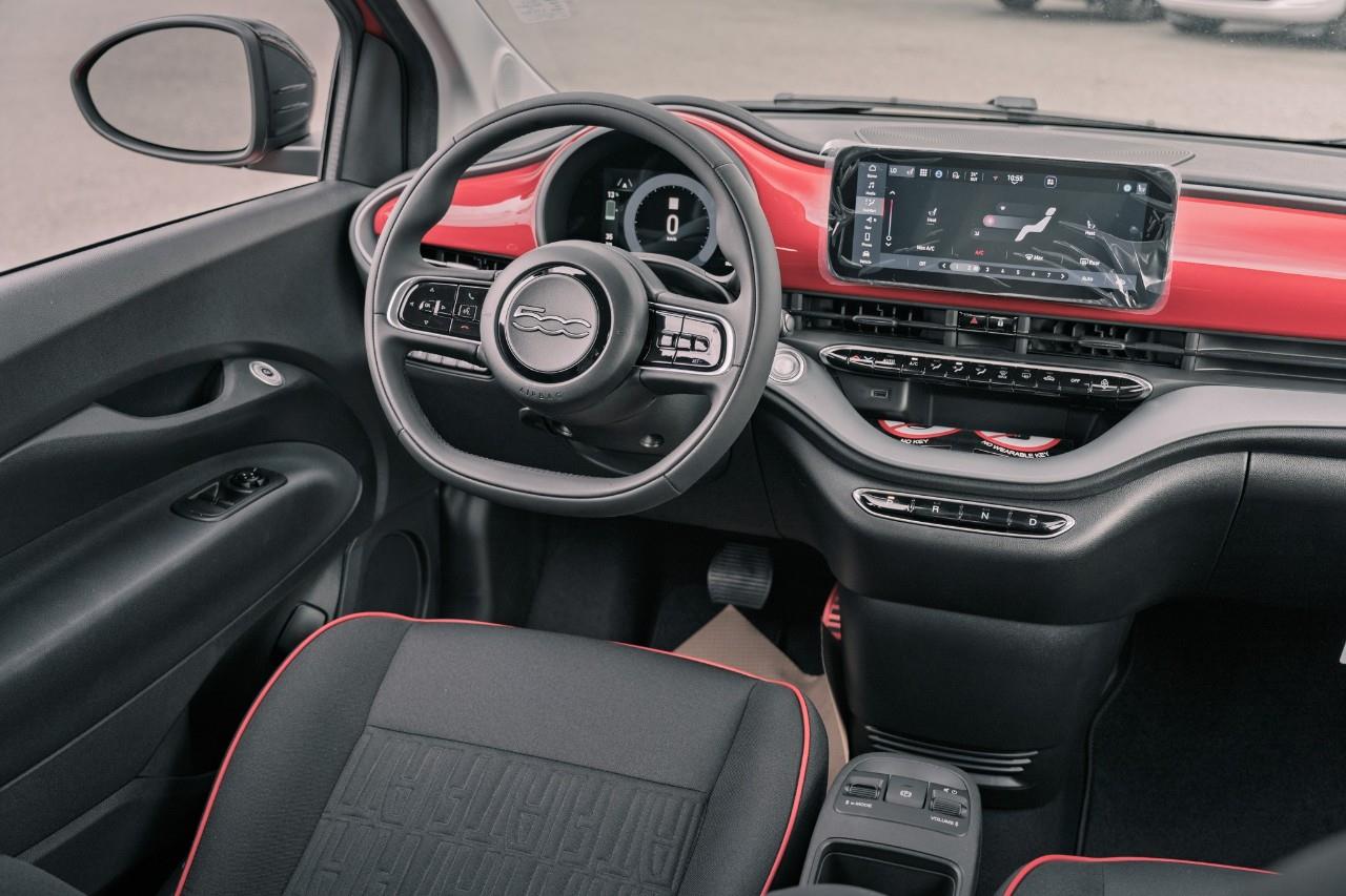 2025 Fiat 500e  S240423