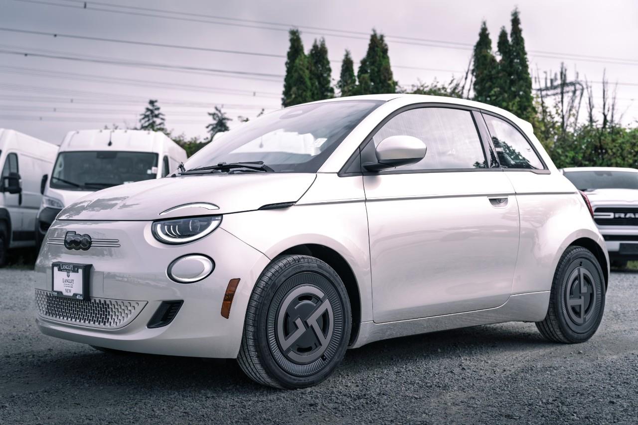 2025 Fiat 500e  S238658