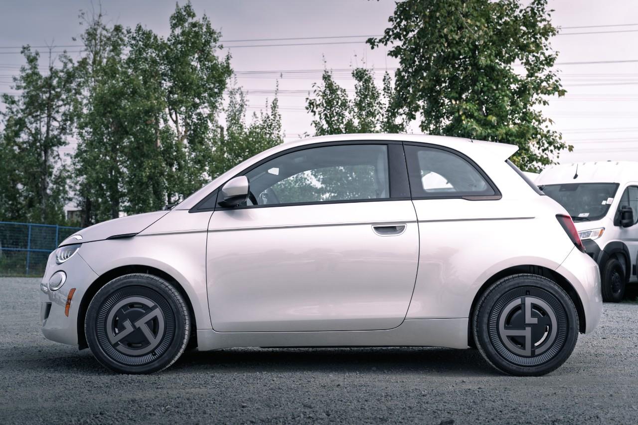 2025 Fiat 500e  S238658