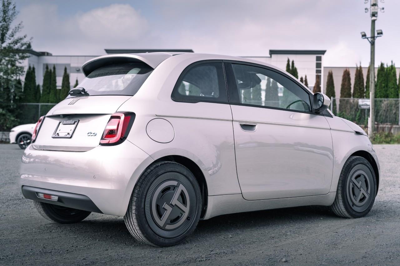 2025 Fiat 500e  S238658