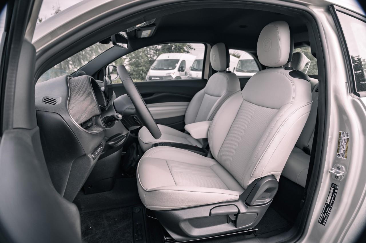 2025 Fiat 500e  S238658