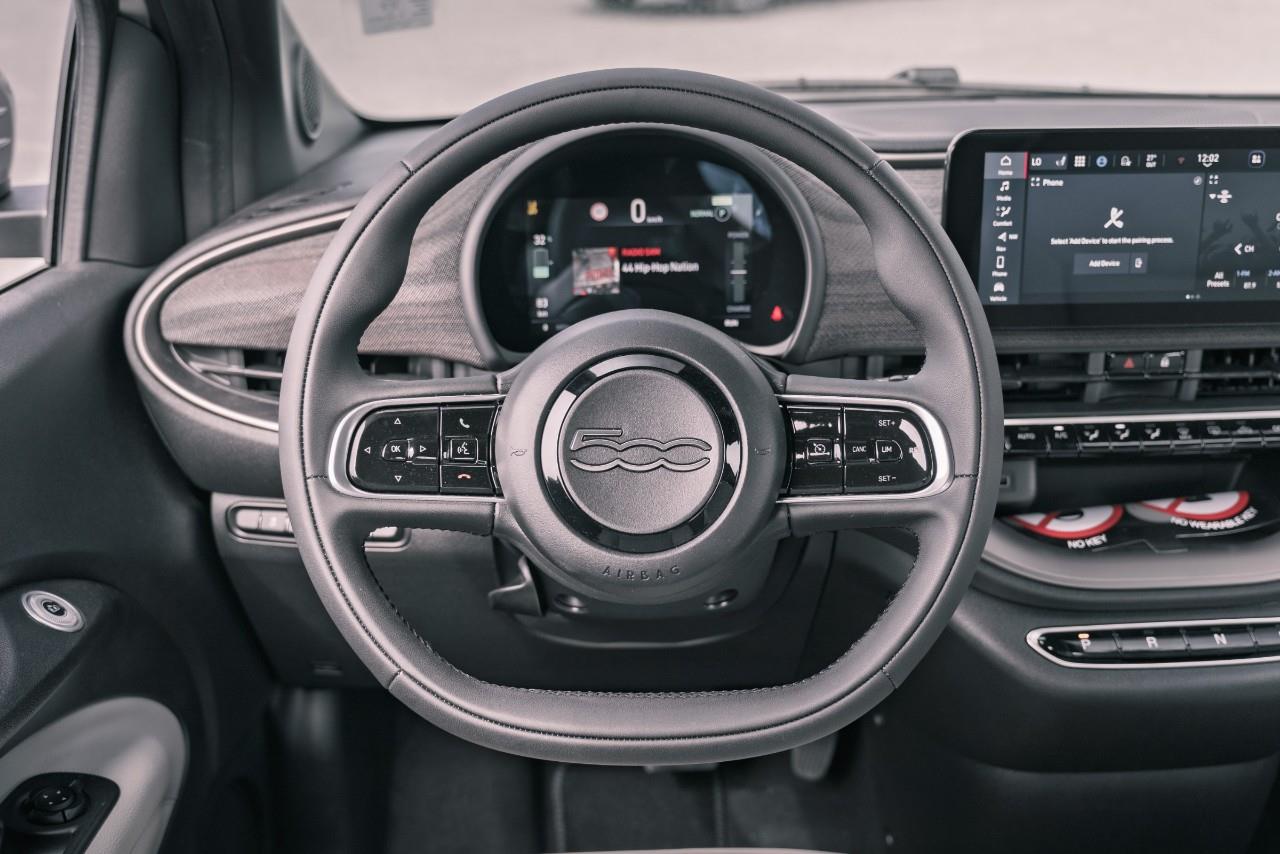 2025 Fiat 500e  S238658