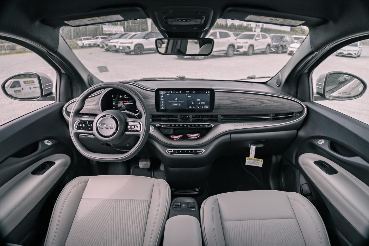 2025 Fiat 500e  S238658
