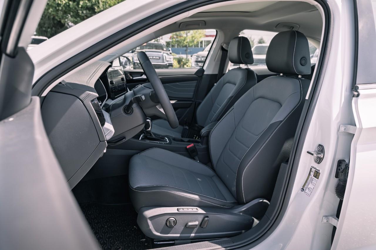 2025 Volkswagen Jetta Highline LC2670