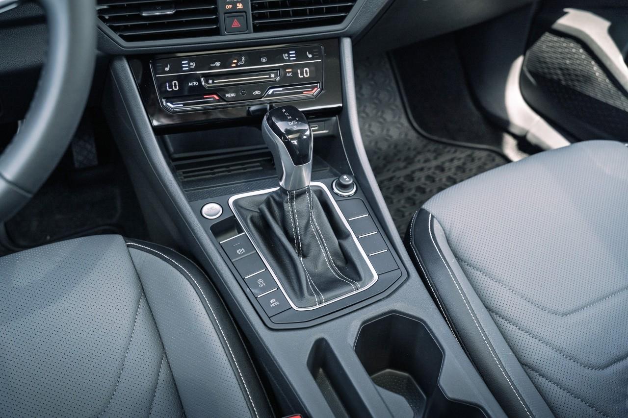 2025 Volkswagen Jetta Highline LC2670