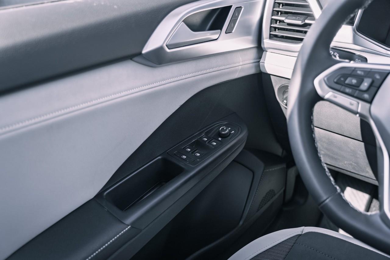 2025 Volkswagen Taos Comfortline LC2698