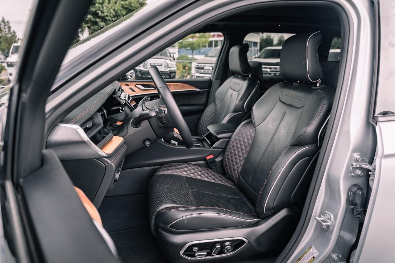 2023 Jeep Grand Cherokee 4xe Summit LC2656