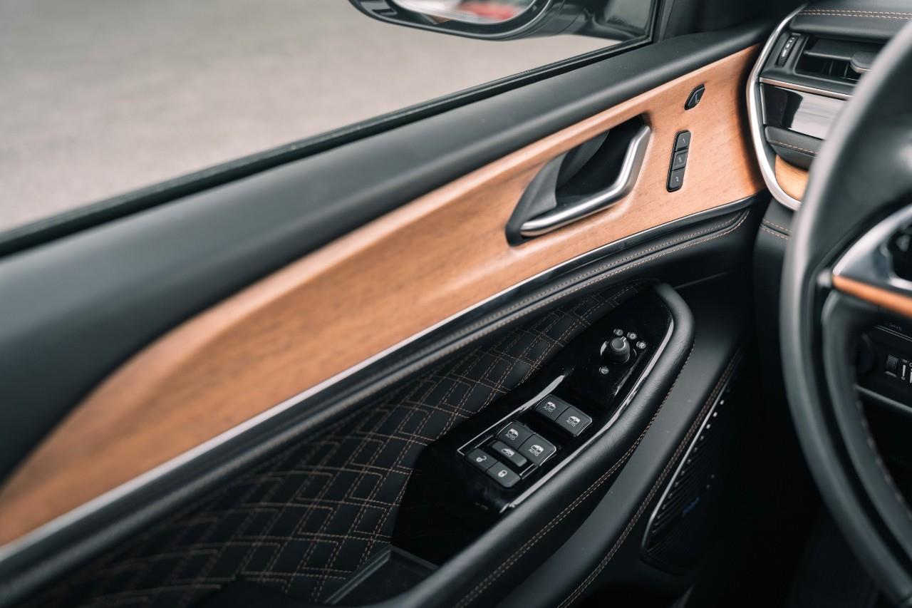 2023 Jeep Grand Cherokee 4xe Summit LC2656