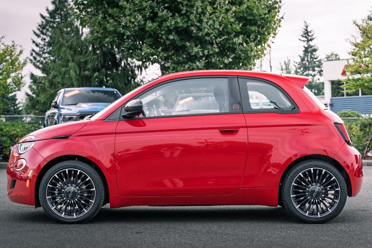 2025 Fiat 500e  S239185