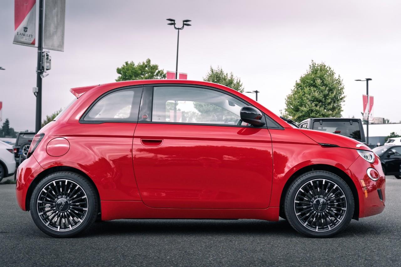2025 Fiat 500e  S239185